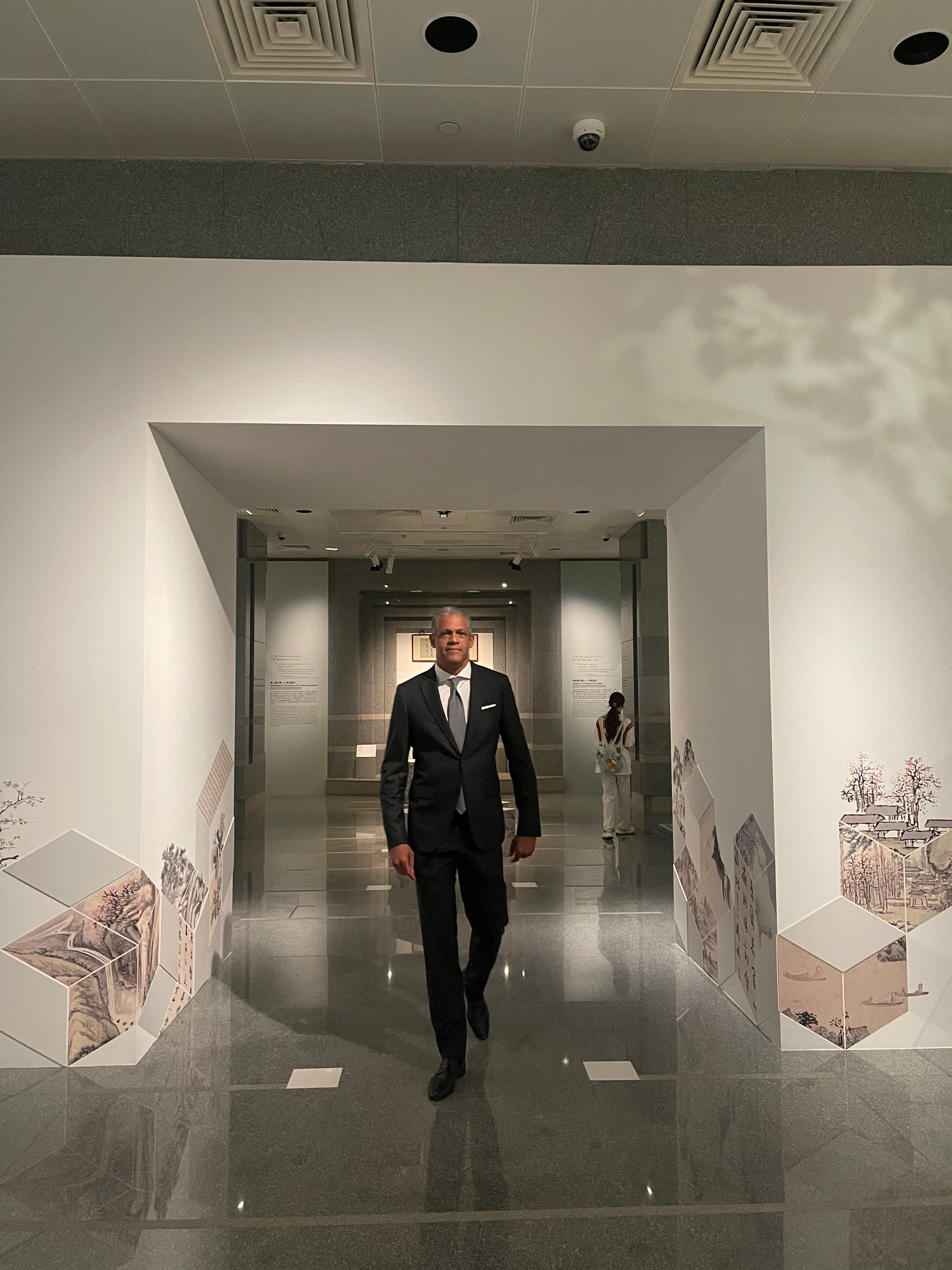 A gallery corridor
